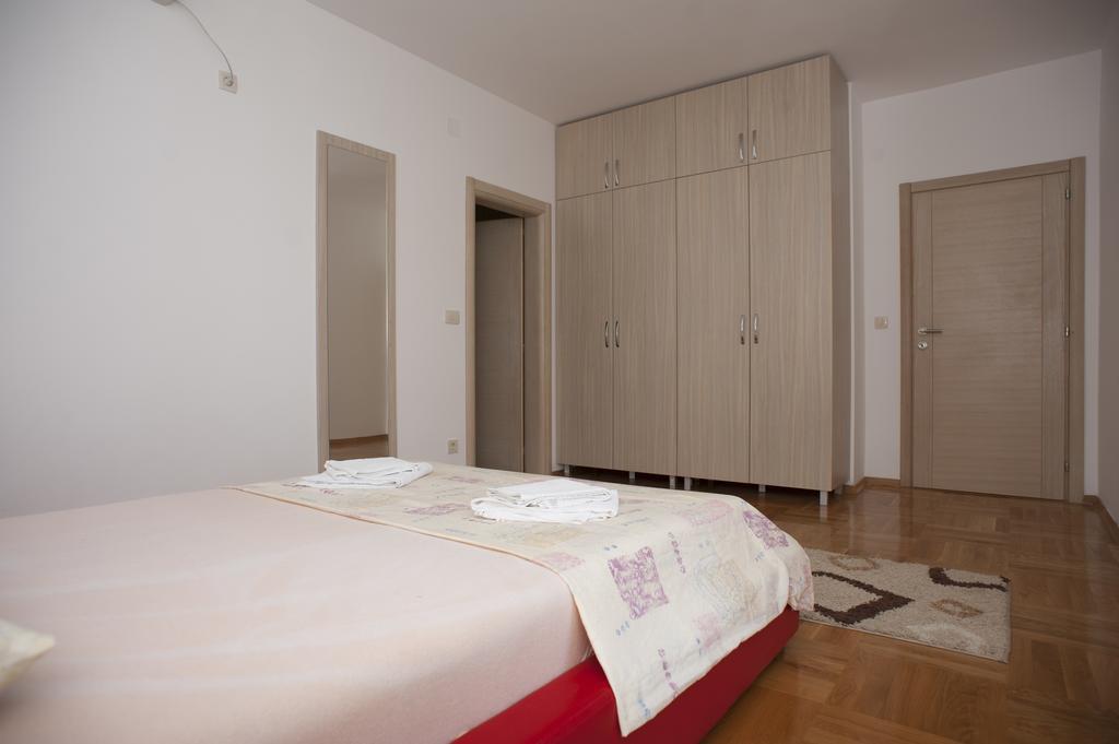 Apartments Villa Simonovic Petrovac 外观 照片
