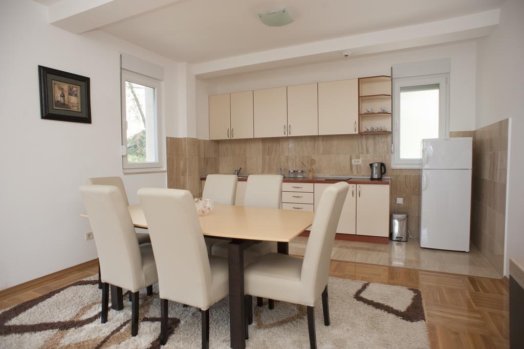 Apartments Villa Simonovic Petrovac 外观 照片